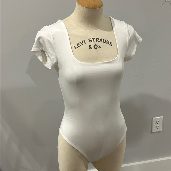 FOREVER‎ 21 FITTED TEE BODYSUIT - Picture 6 of 8